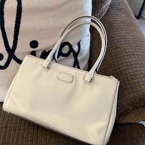 Excellent condition Kate Spade bright and happy bag! Perfect for summer